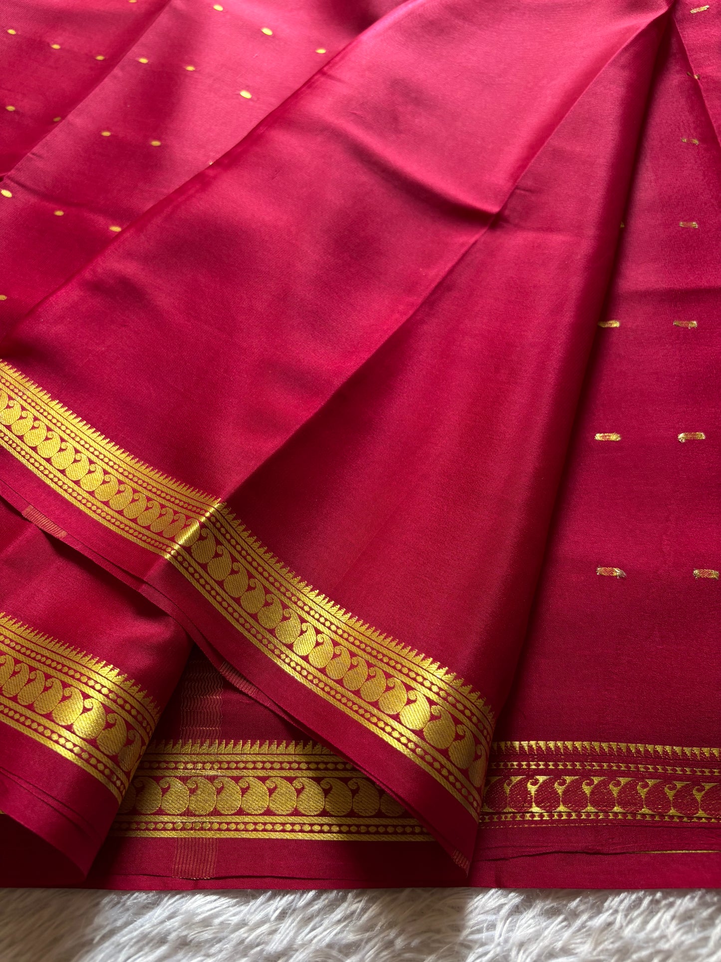 Keerthi : Solid Pinkish red