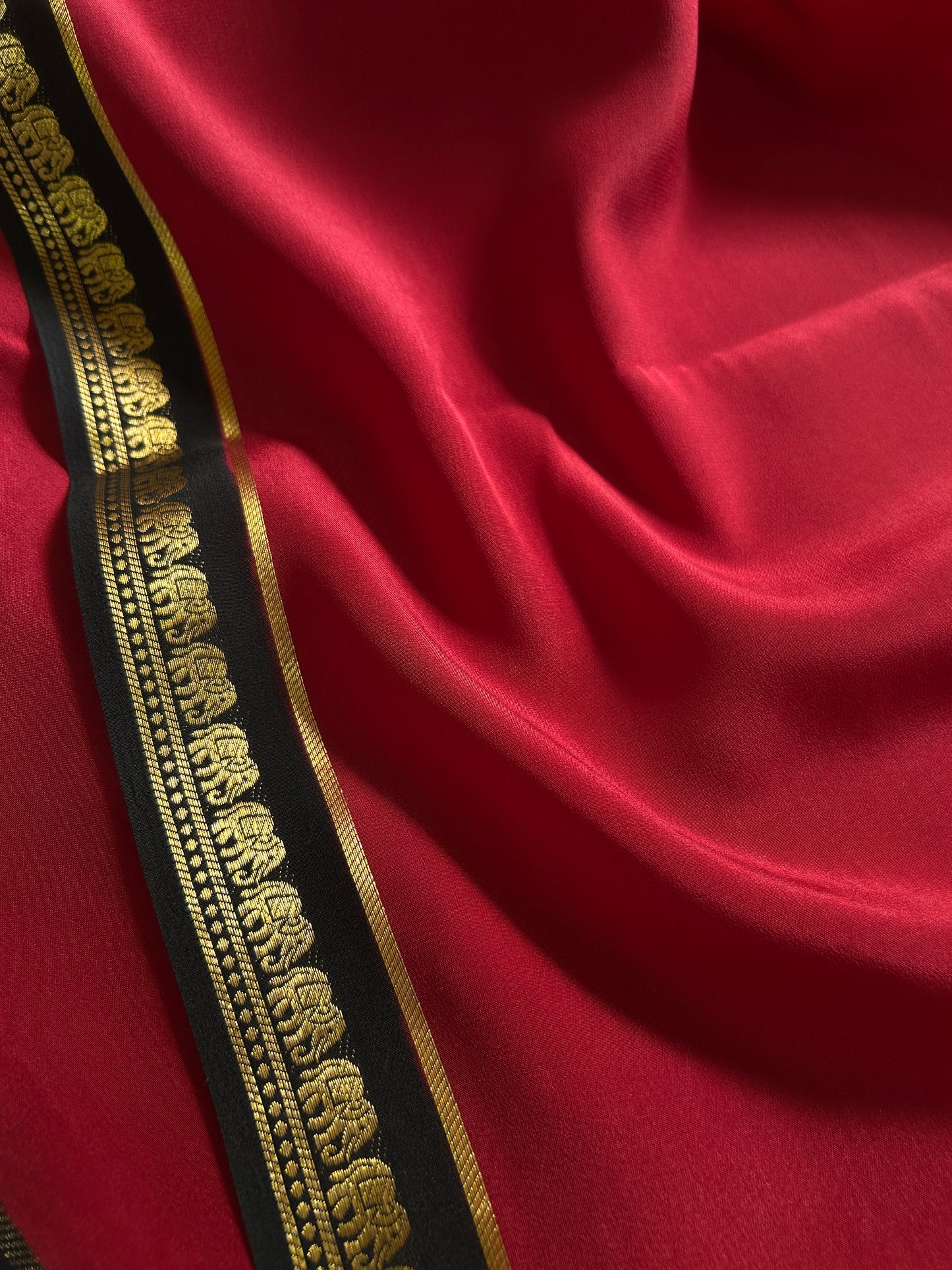 Gamani (2D) : Dark red-black