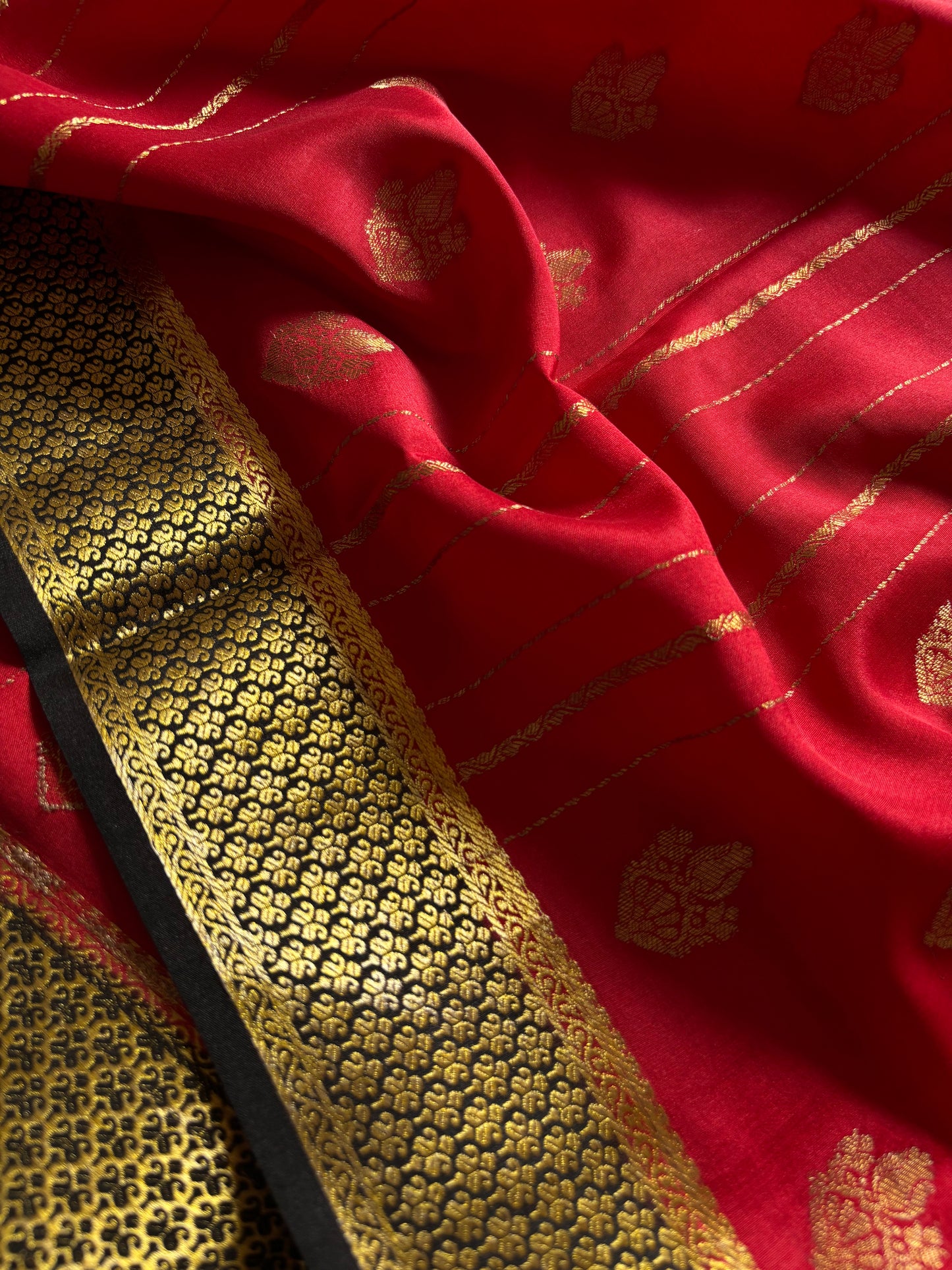 Sangeetha (2D) : Red-black