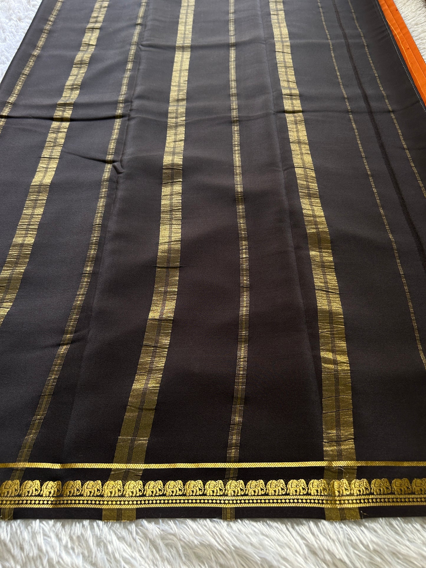 Gamani (2D) : Rust orange-black