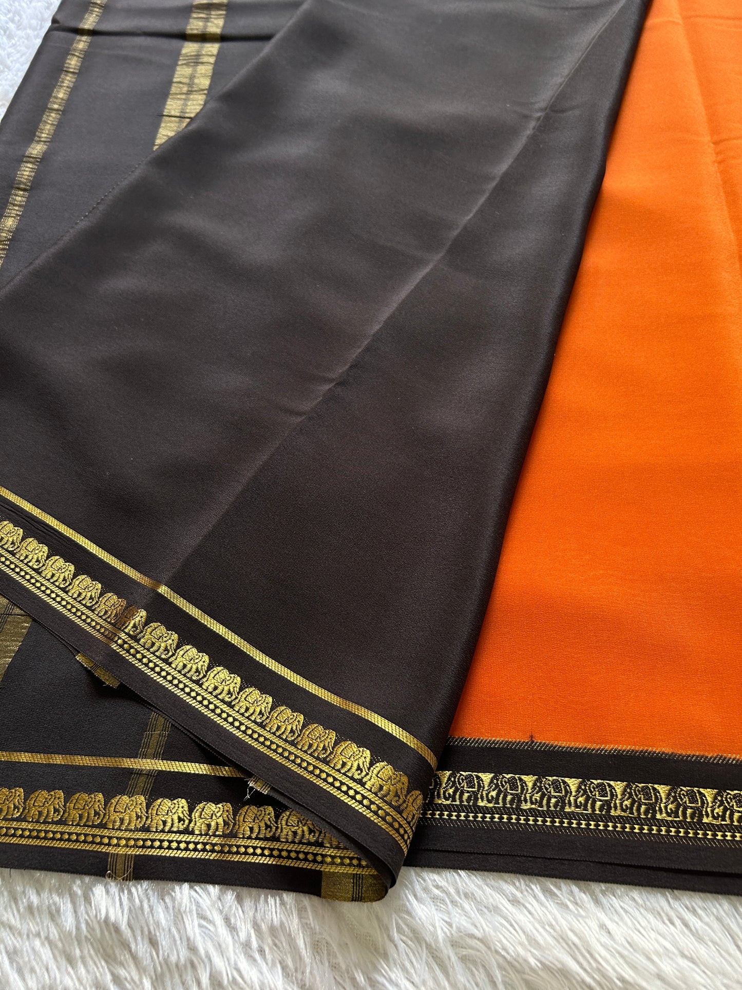 Gamani (2D) : Rust orange-black