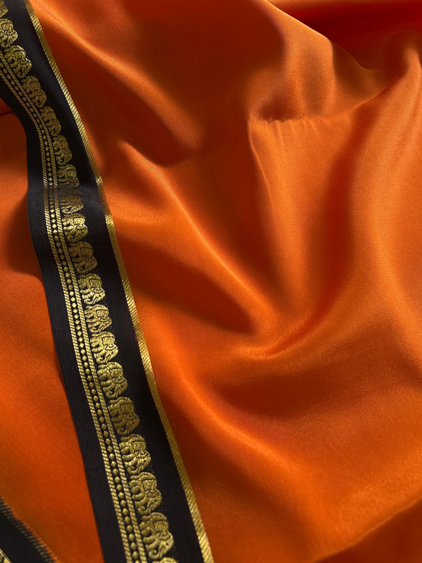 Gamani (2D) : Rust orange-black