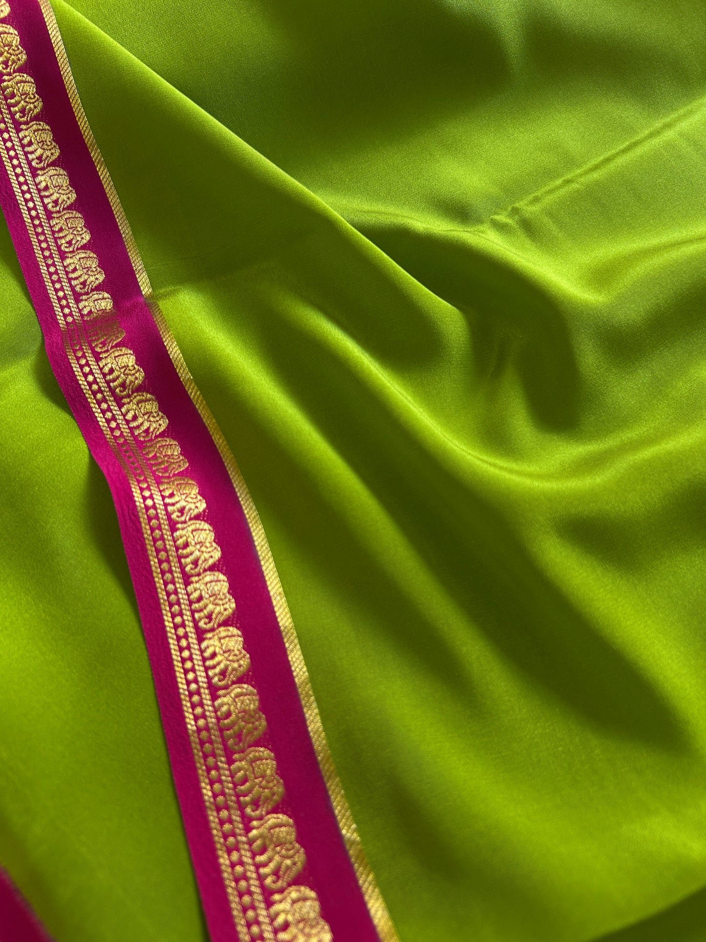 Gamani (2D) : Mehendi green-rani pink