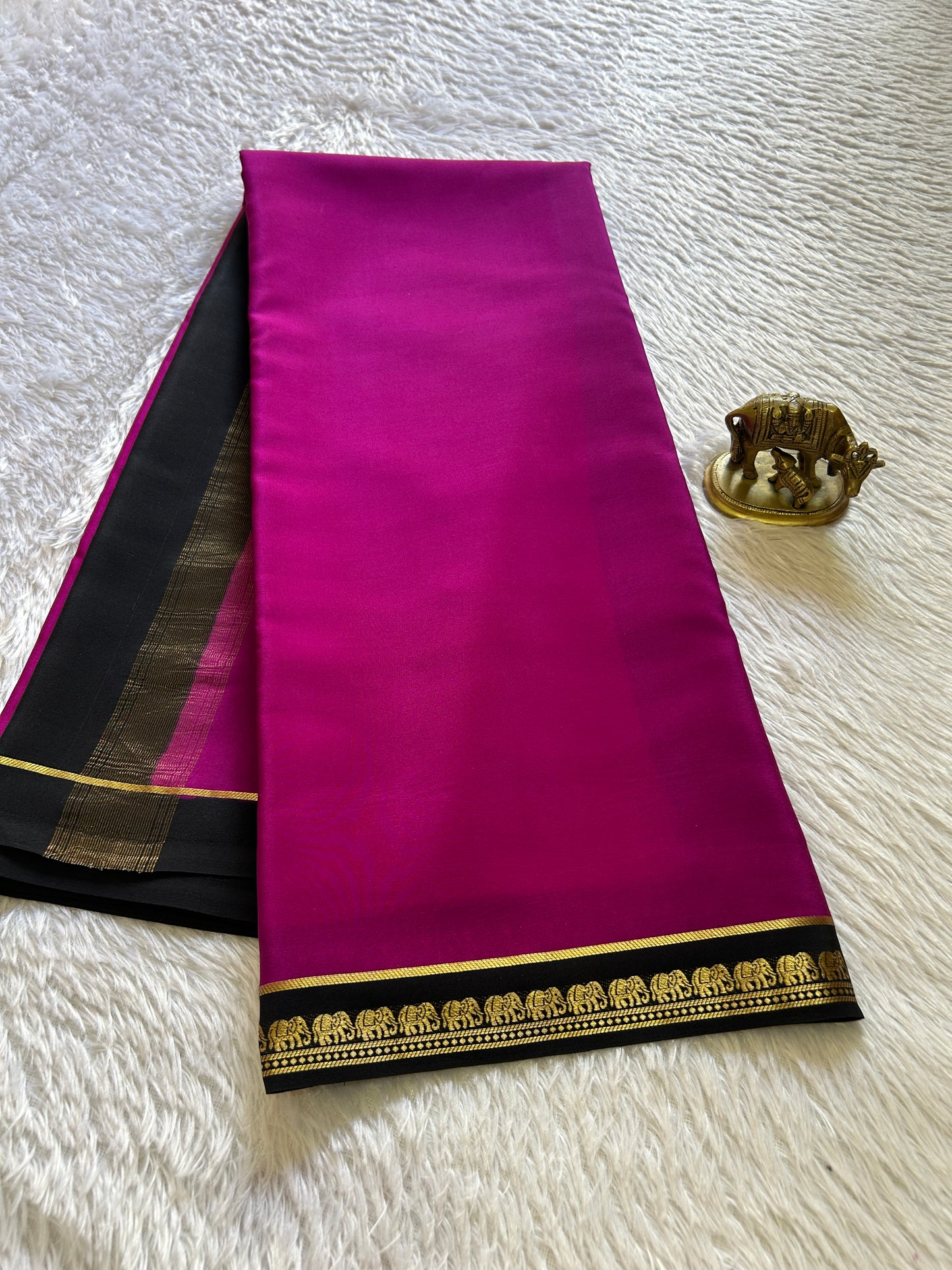 Gamani (2D) : Dark magenta-black