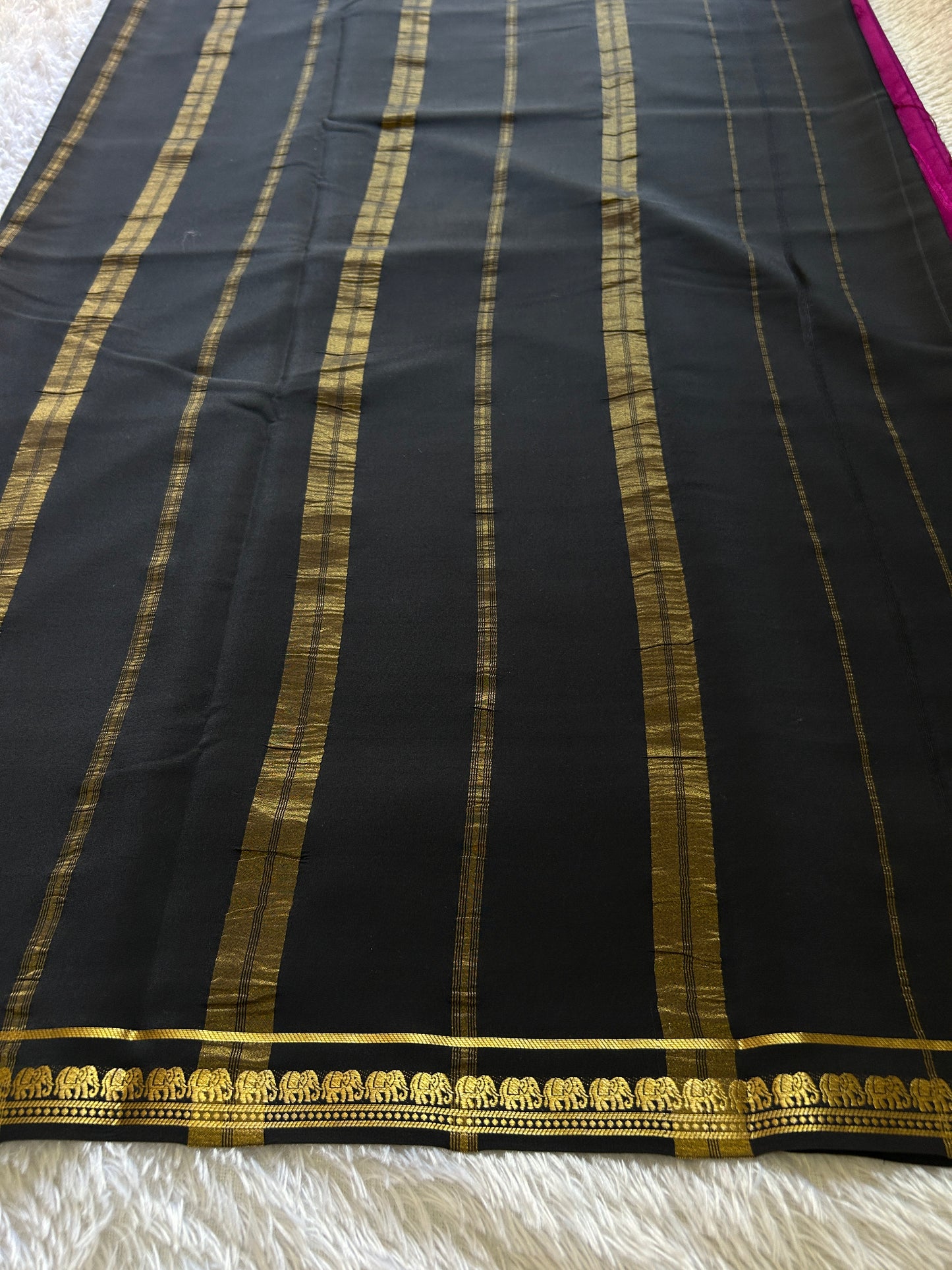 Gamani (2D) : Dark magenta-black