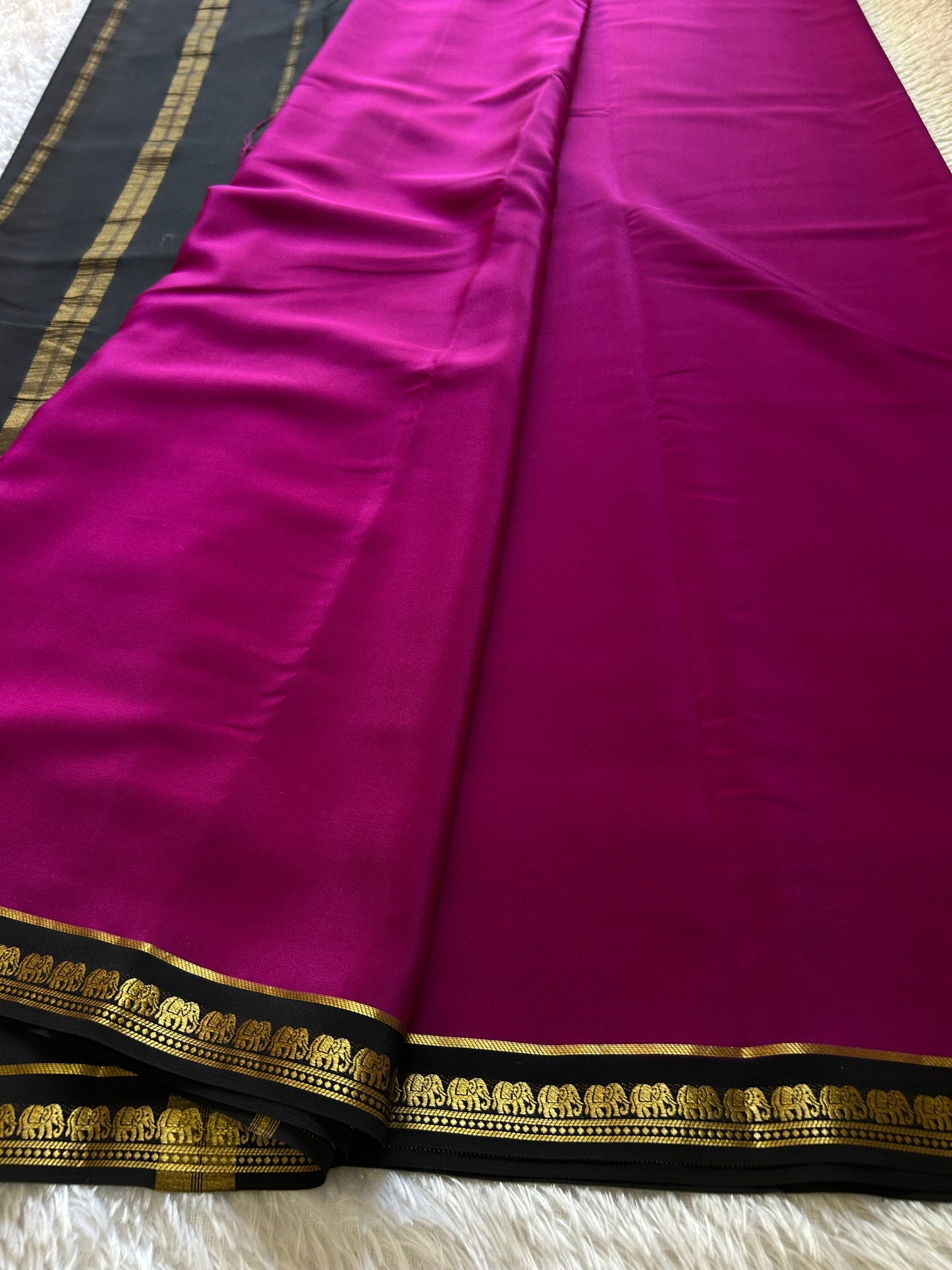 Gamani (2D) : Dark magenta-black