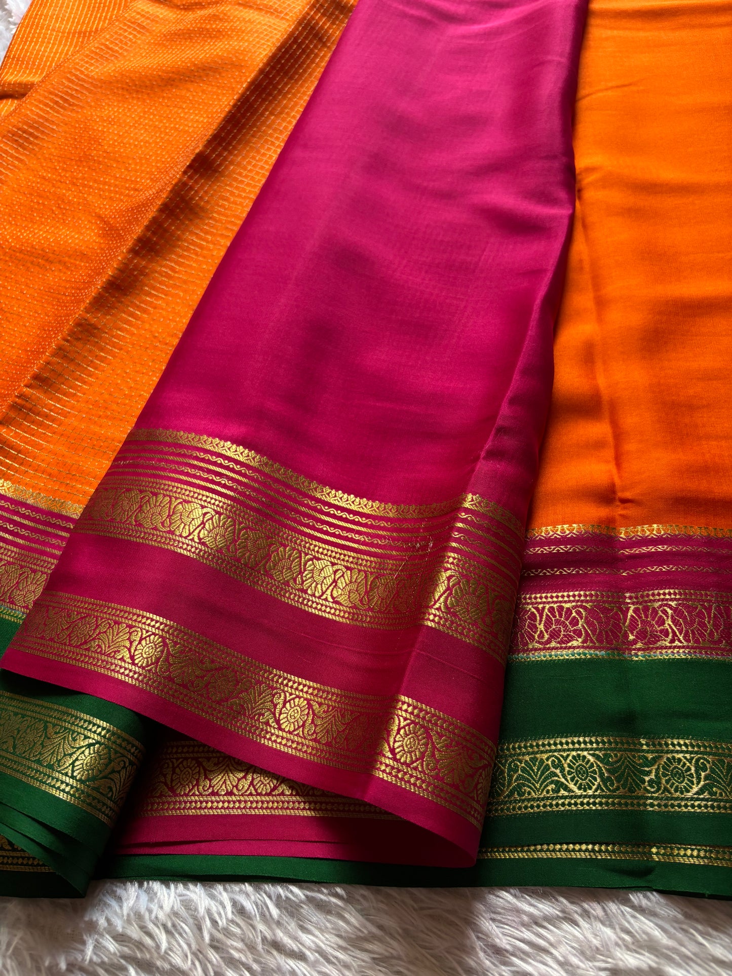 Gayatri (3D) : Orange-rani pink-green