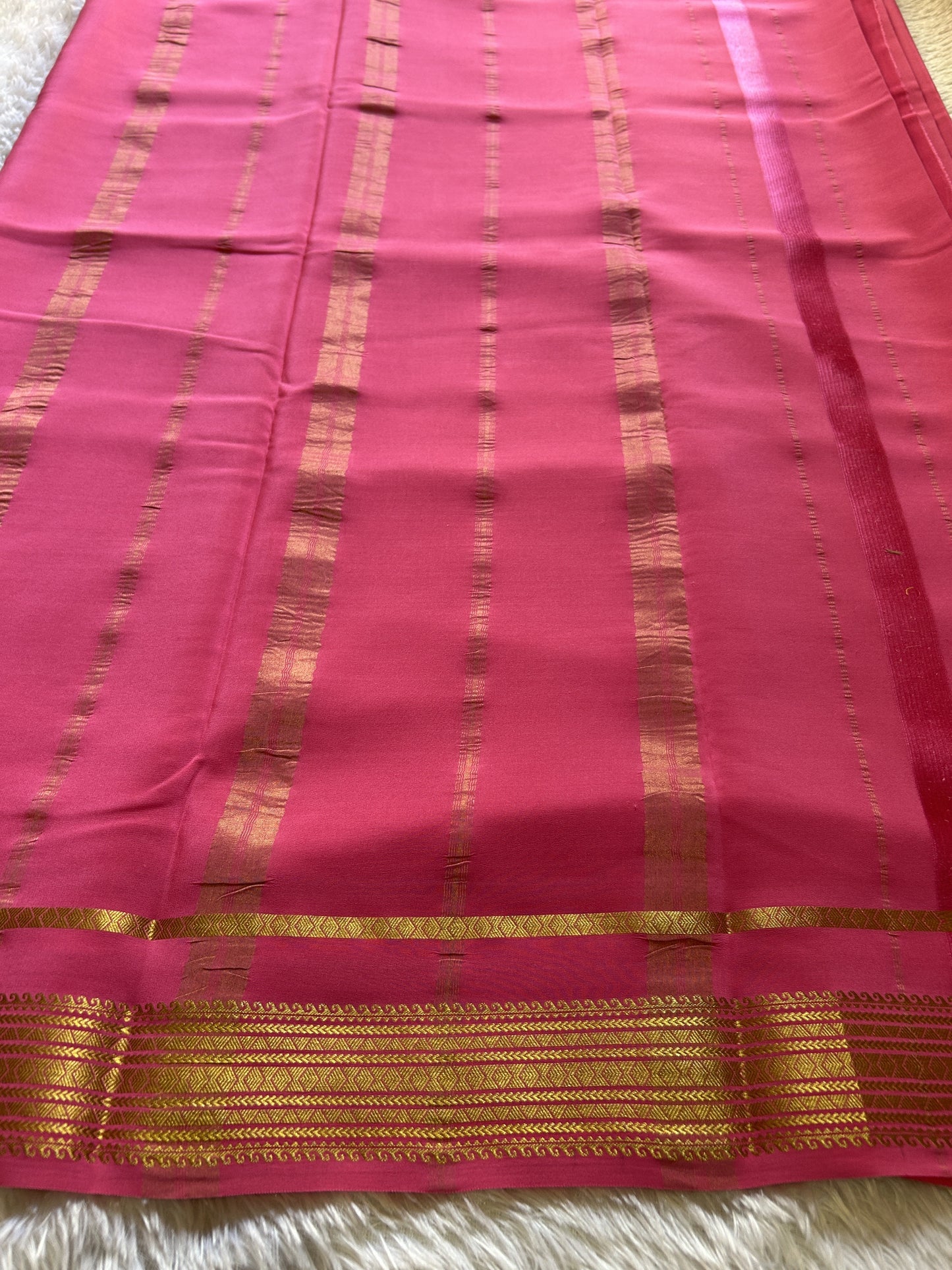 Vanaja : Solid Hot pink