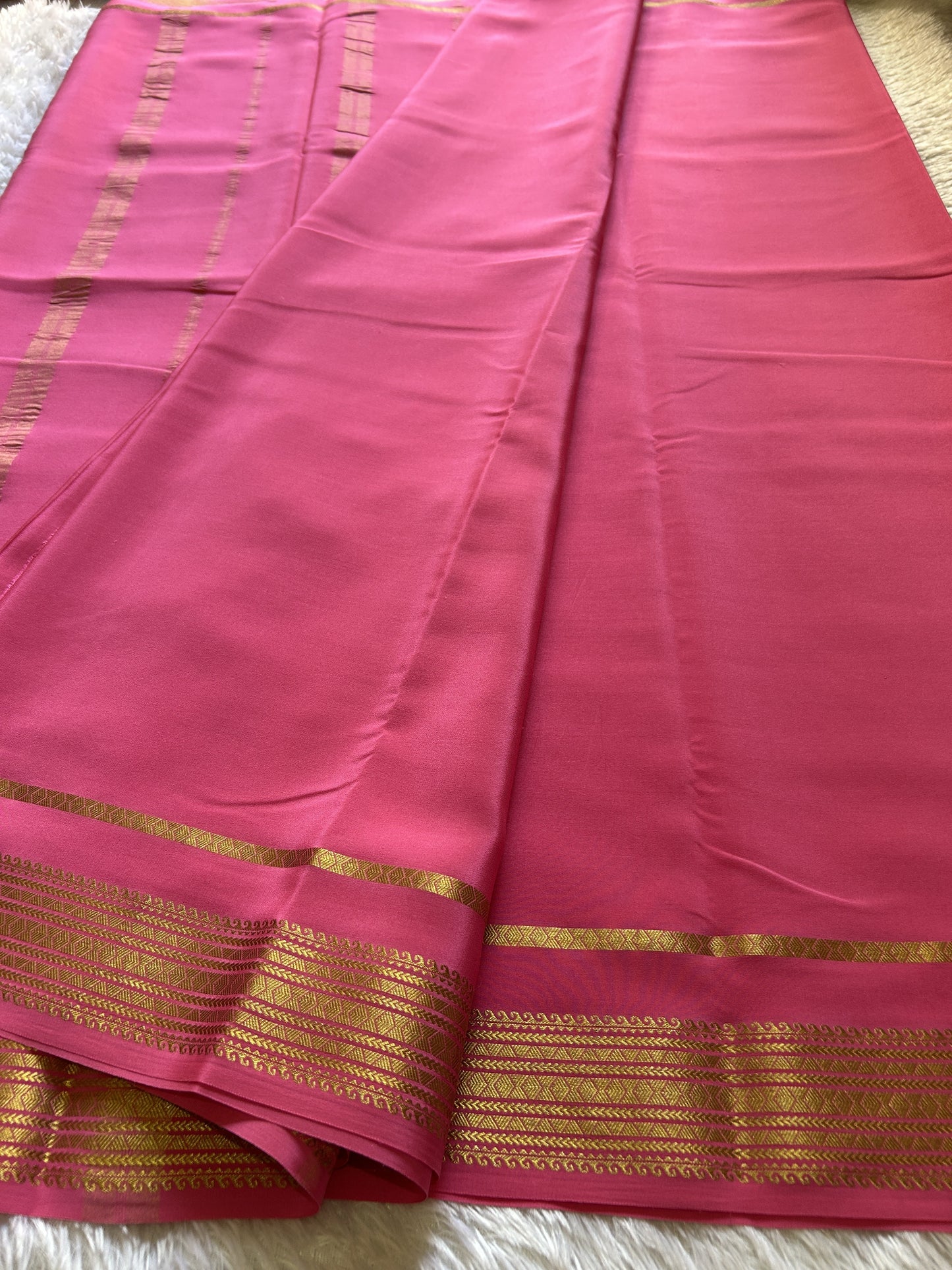 Vanaja : Solid Hot pink