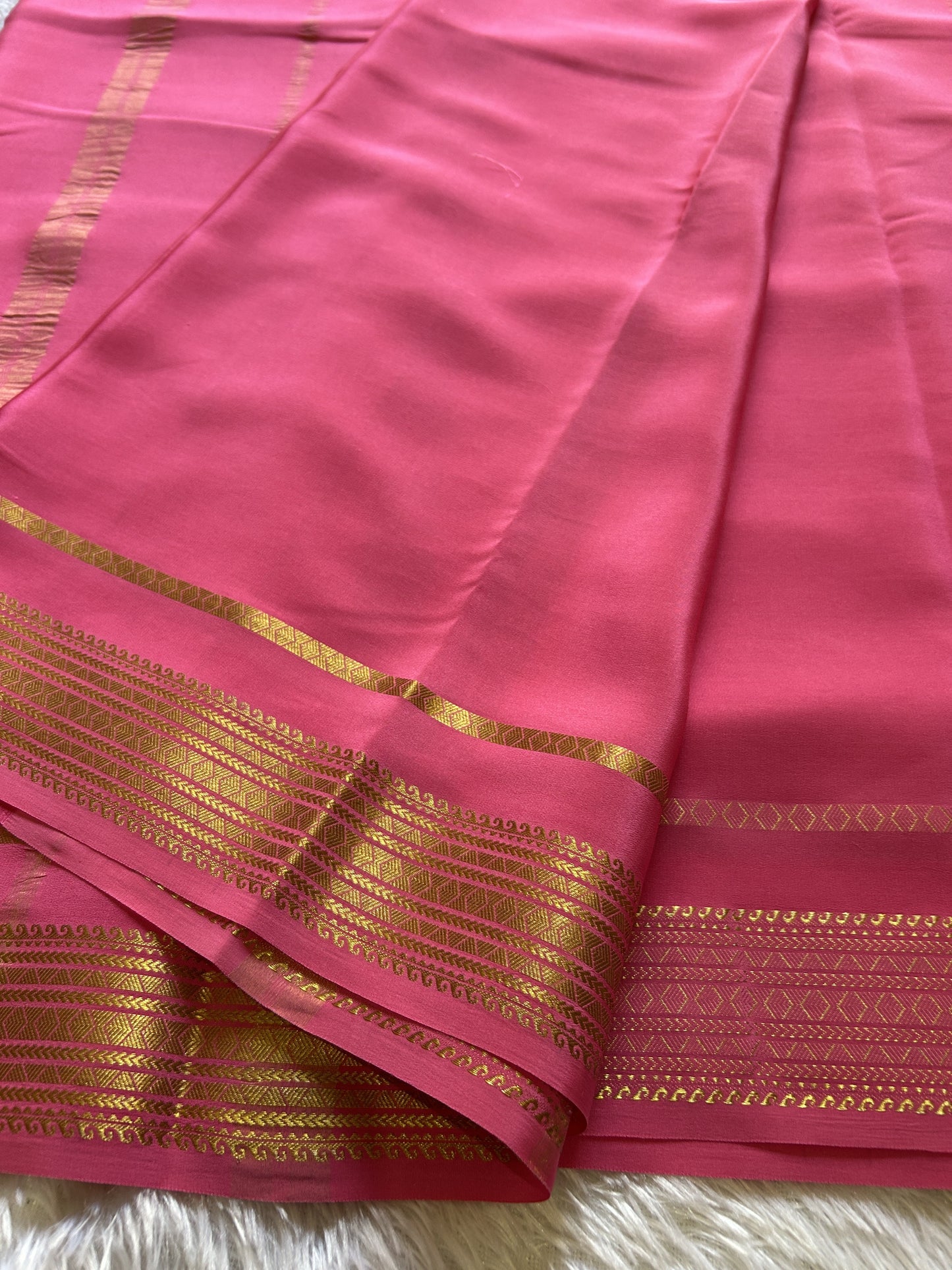 Vanaja : Solid Hot pink